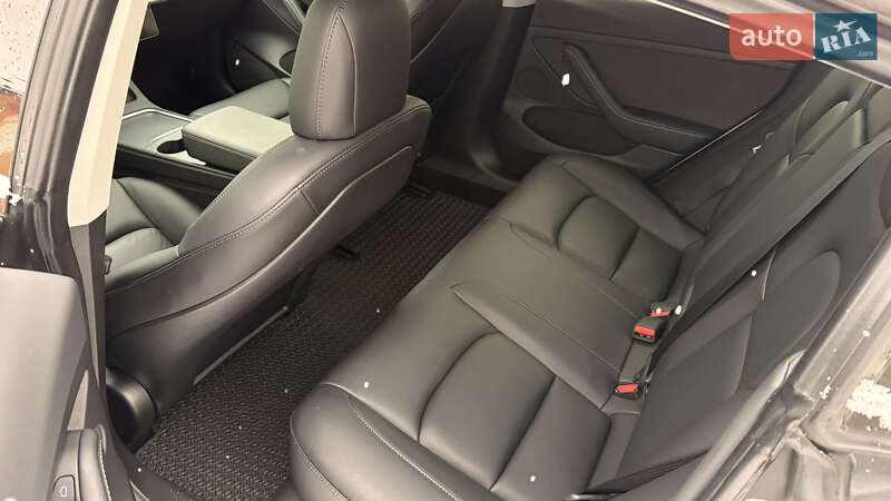 Седан Tesla Model 3 2022 в Днепре