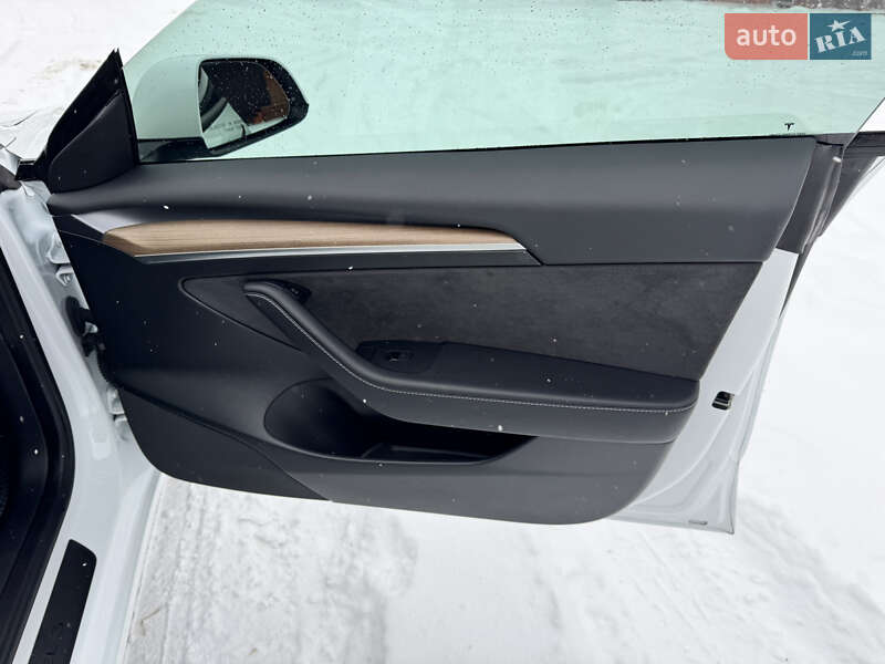 Седан Tesla Model 3 2023 в Дніпрі фото 24 Седан Tesla Model 3 2023 в Дніпрі