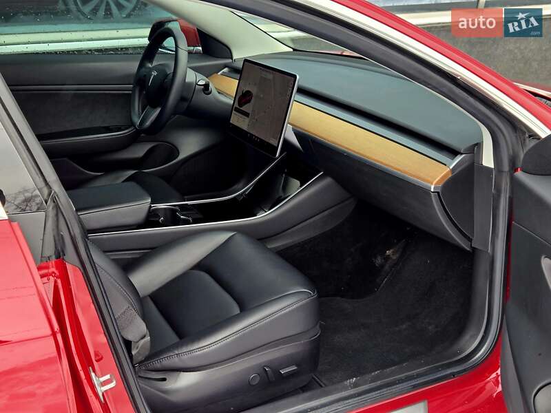 Седан Tesla Model 3 2019 в Киеве