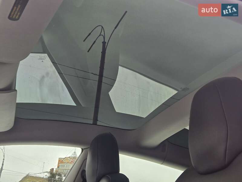 Седан Tesla Model 3 2019 в Киеве