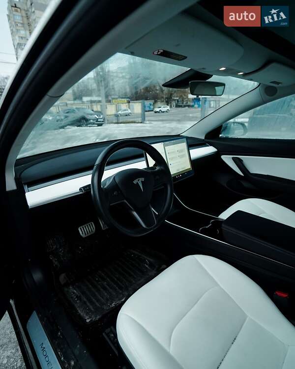 Седан Tesla Model 3 2018 в Харкові
