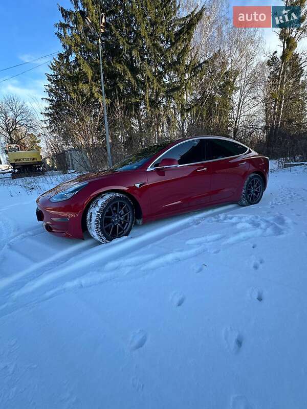Седан Tesla Model 3 2018 в Кременці