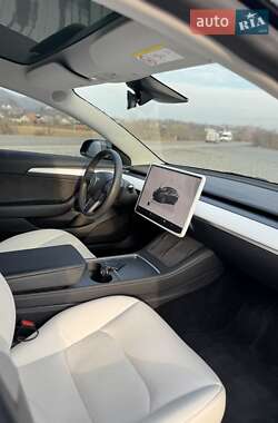 Седан Tesla Model 3 2023 в Хусті