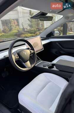 Седан Tesla Model 3 2023 в Хусті