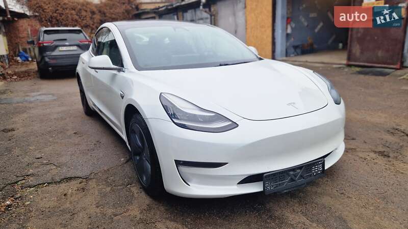 Седан Tesla Model 3 2020 в Киеве
