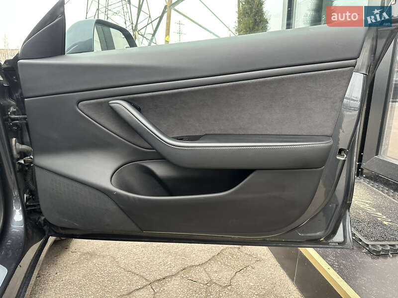 Седан Tesla Model 3 2018 в Харкові