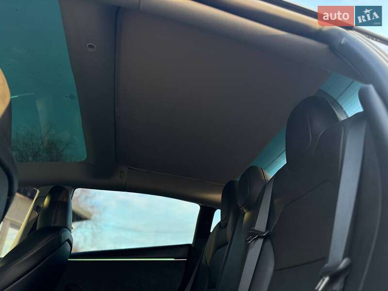 Седан Tesla Model 3 2024 в Львові