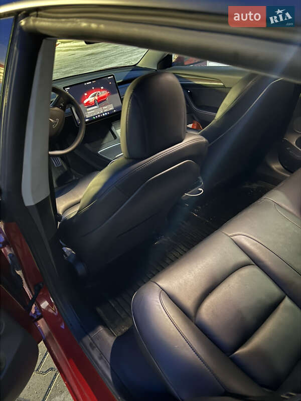 Седан Tesla Model 3 2022 в Тернополе