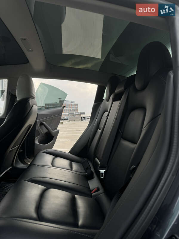 Седан Tesla Model 3 2019 в Рівному