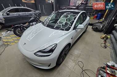 Седан Tesla Model 3 2021 в Києві