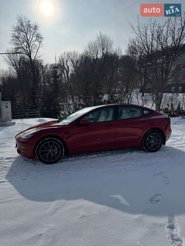 Седан Tesla Model 3 2020 в Львові