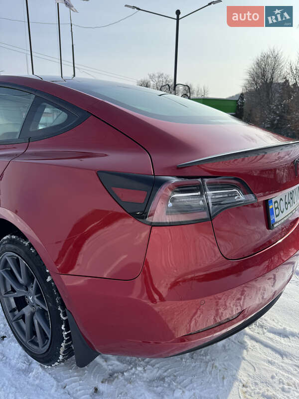Седан Tesla Model 3 2020 в Львові