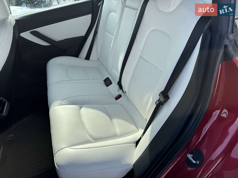 Седан Tesla Model 3 2020 в Львові