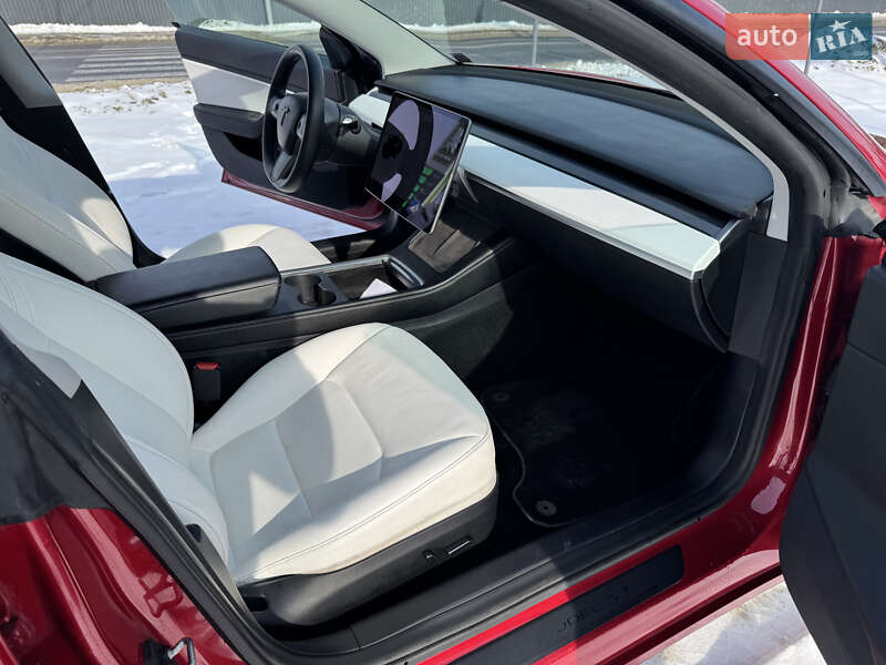 Седан Tesla Model 3 2020 в Львові