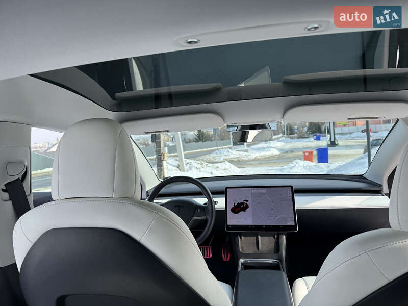 Седан Tesla Model 3 2020 в Львові
