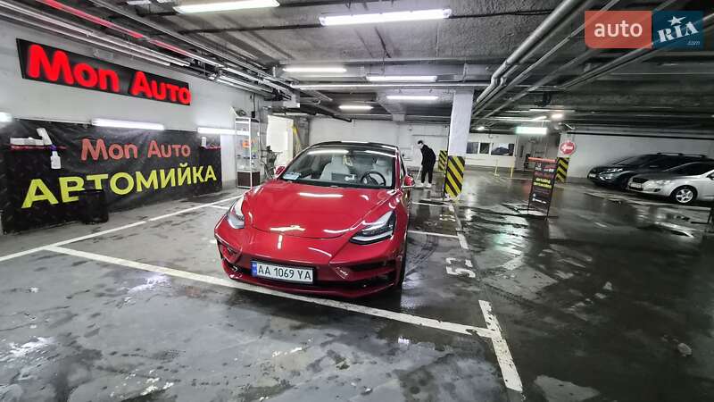 Седан Tesla Model 3 2018 в Киеве