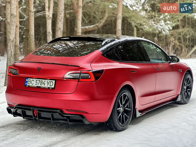 Седан Tesla Model 3 2019 в Львове