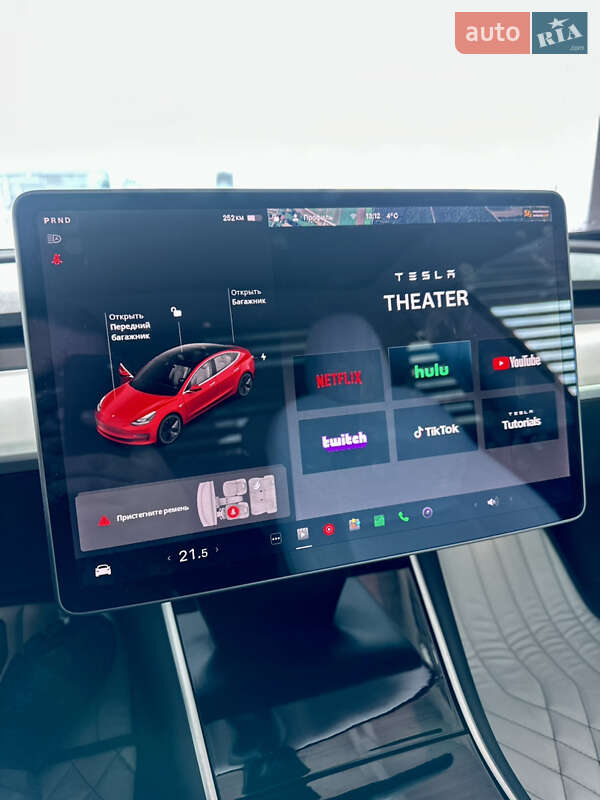 Седан Tesla Model 3 2019 в Львове