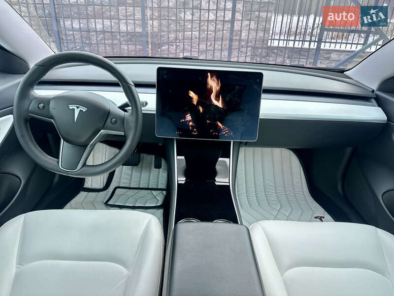Седан Tesla Model 3 2019 в Львове