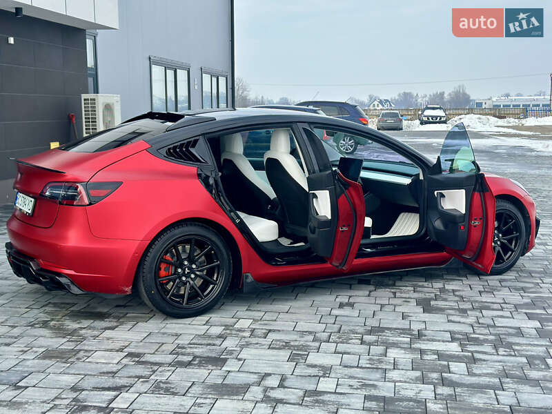 Седан Tesla Model 3 2019 в Львове