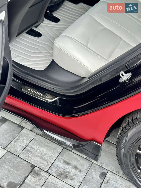 Седан Tesla Model 3 2019 в Львове