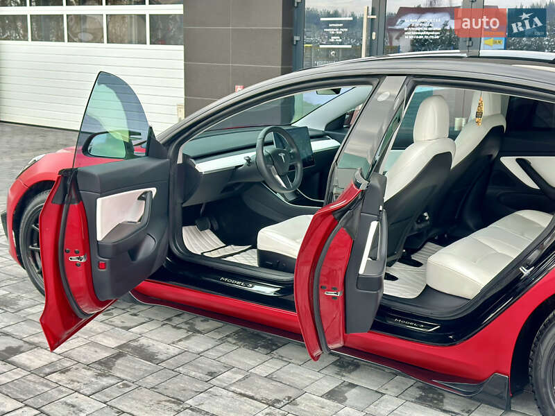 Седан Tesla Model 3 2019 в Львове