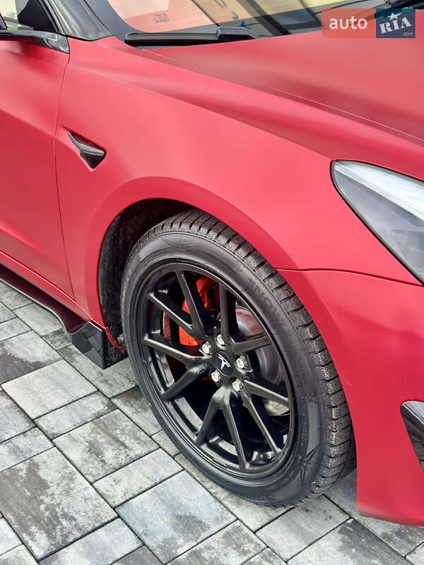 Седан Tesla Model 3 2019 в Львове