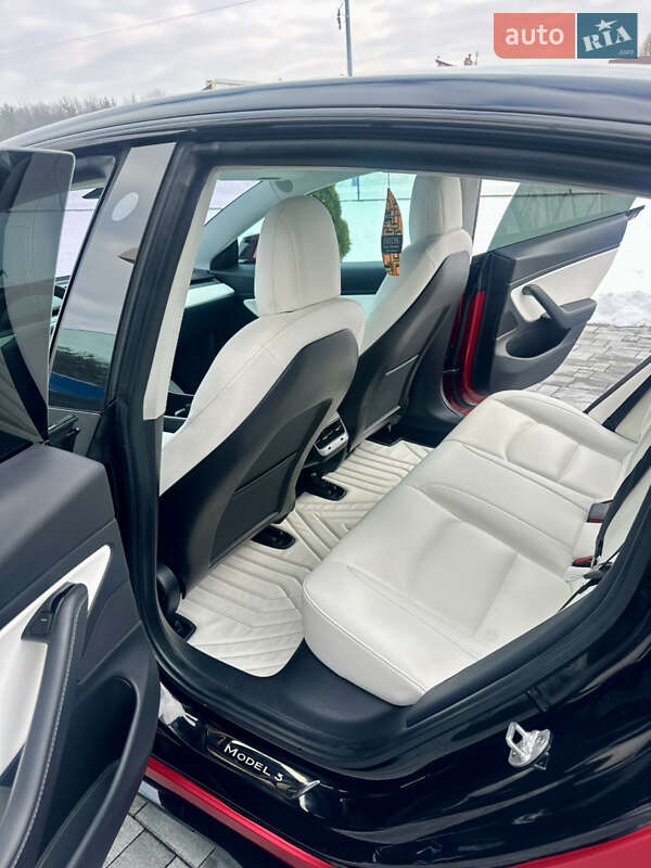 Седан Tesla Model 3 2019 в Львове