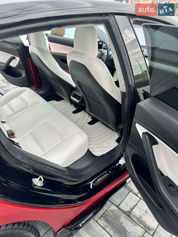 Седан Tesla Model 3 2019 в Львове