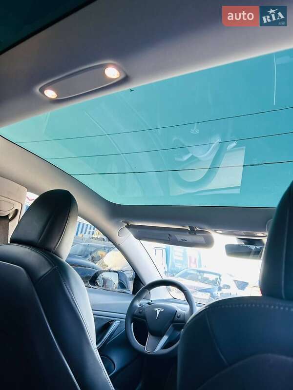 Седан Tesla Model 3 2019 в Фастове