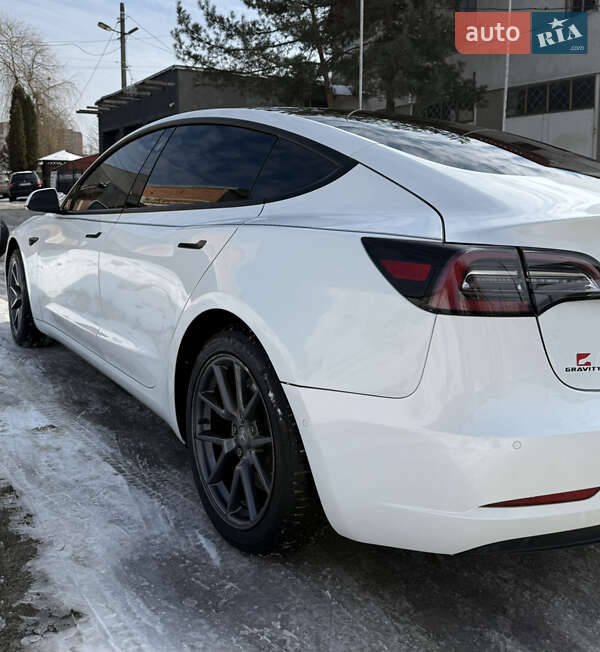 Седан Tesla Model 3 2021 в Львове