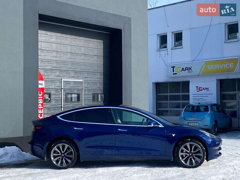 Седан Tesla Model 3 2020 в Киеве