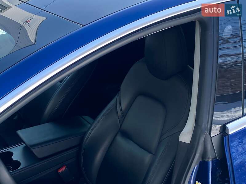 Седан Tesla Model 3 2020 в Киеве