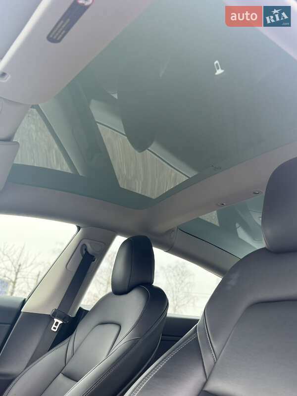 Седан Tesla Model 3 2022 в Житомире