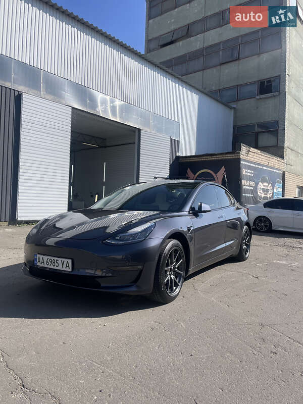 Седан Tesla Model 3 2019 в Києві