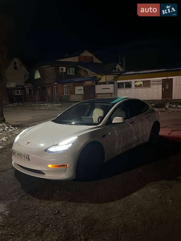 Tesla Model 3 2022