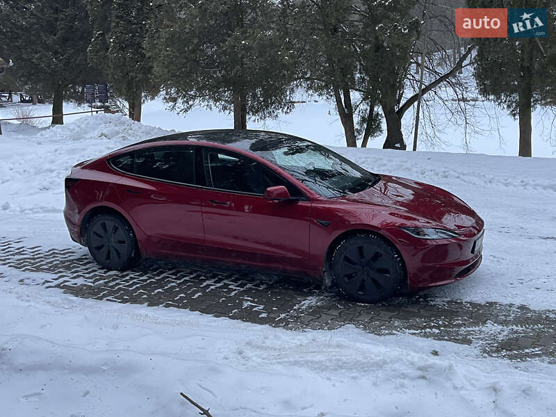 Седан Tesla Model 3 2024 в Новояворівську