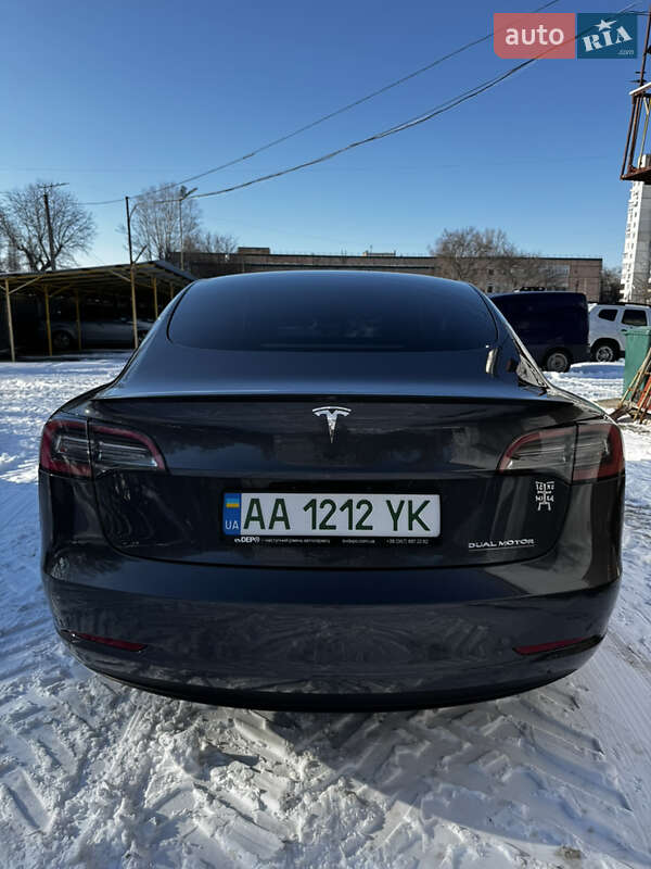 Седан Tesla Model 3 2022 в Киеве