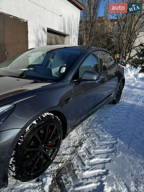 Седан Tesla Model 3 2022 в Киеве