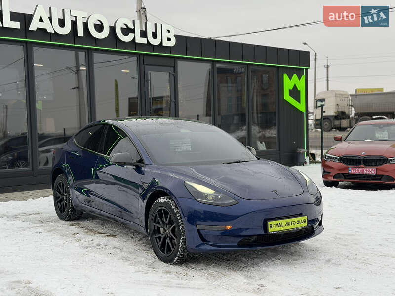 Седан Tesla Model 3 2023 в Львове