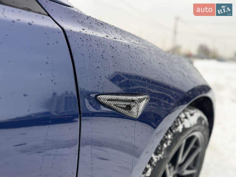 Седан Tesla Model 3 2023 в Львове