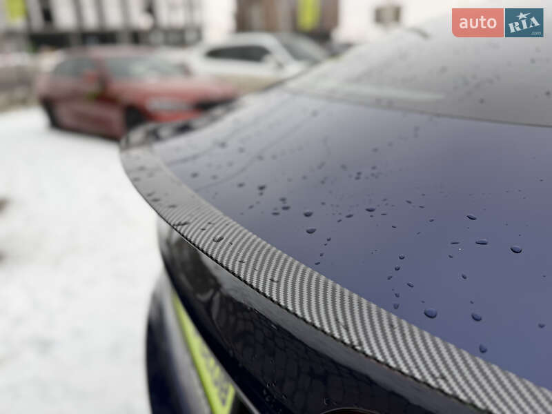 Седан Tesla Model 3 2023 в Львове