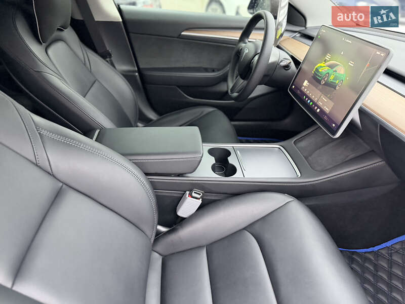 Седан Tesla Model 3 2023 в Львове