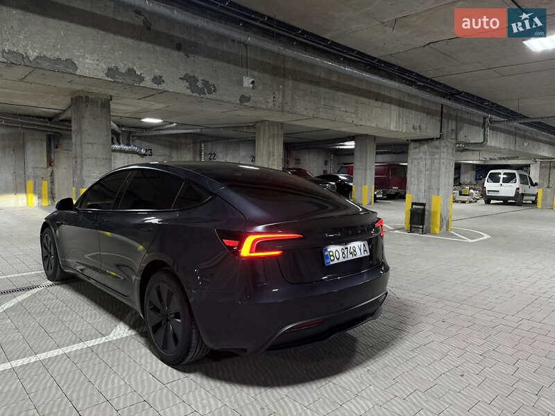 Седан Tesla Model 3 2025 в Тернополе