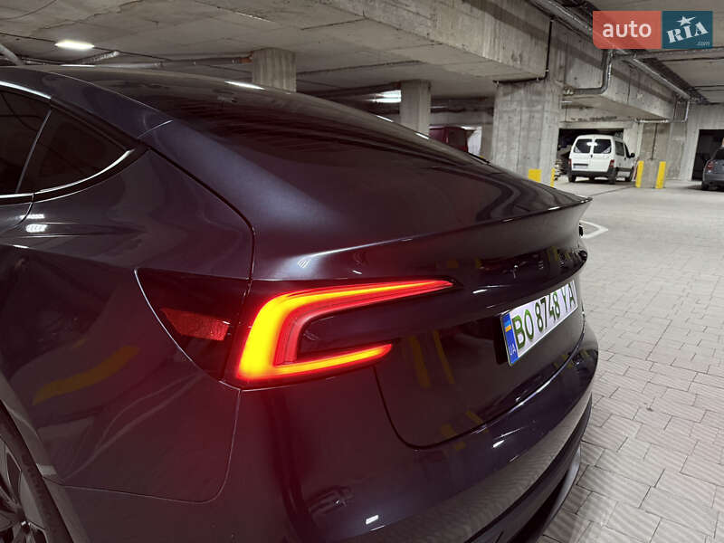 Седан Tesla Model 3 2025 в Тернополе