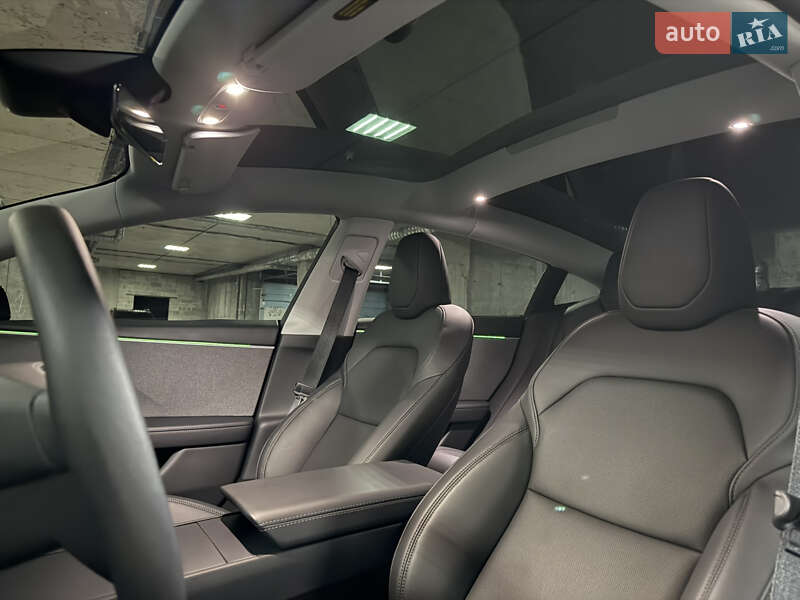 Седан Tesla Model 3 2025 в Тернополе