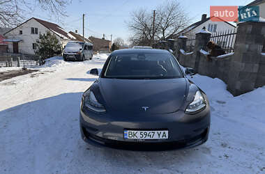 Седан Tesla Model 3 2019 в Ровно