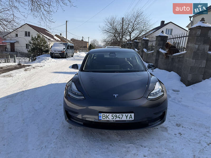 Седан Tesla Model 3 2019 в Ровно