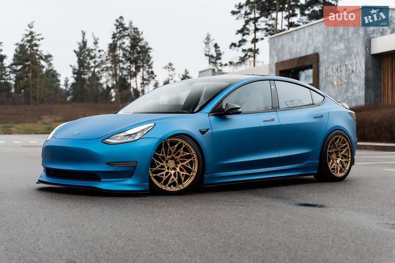 Седан Tesla Model 3 2018 в Киеве