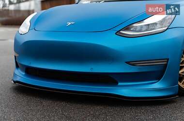 Седан Tesla Model 3 2018 в Києві